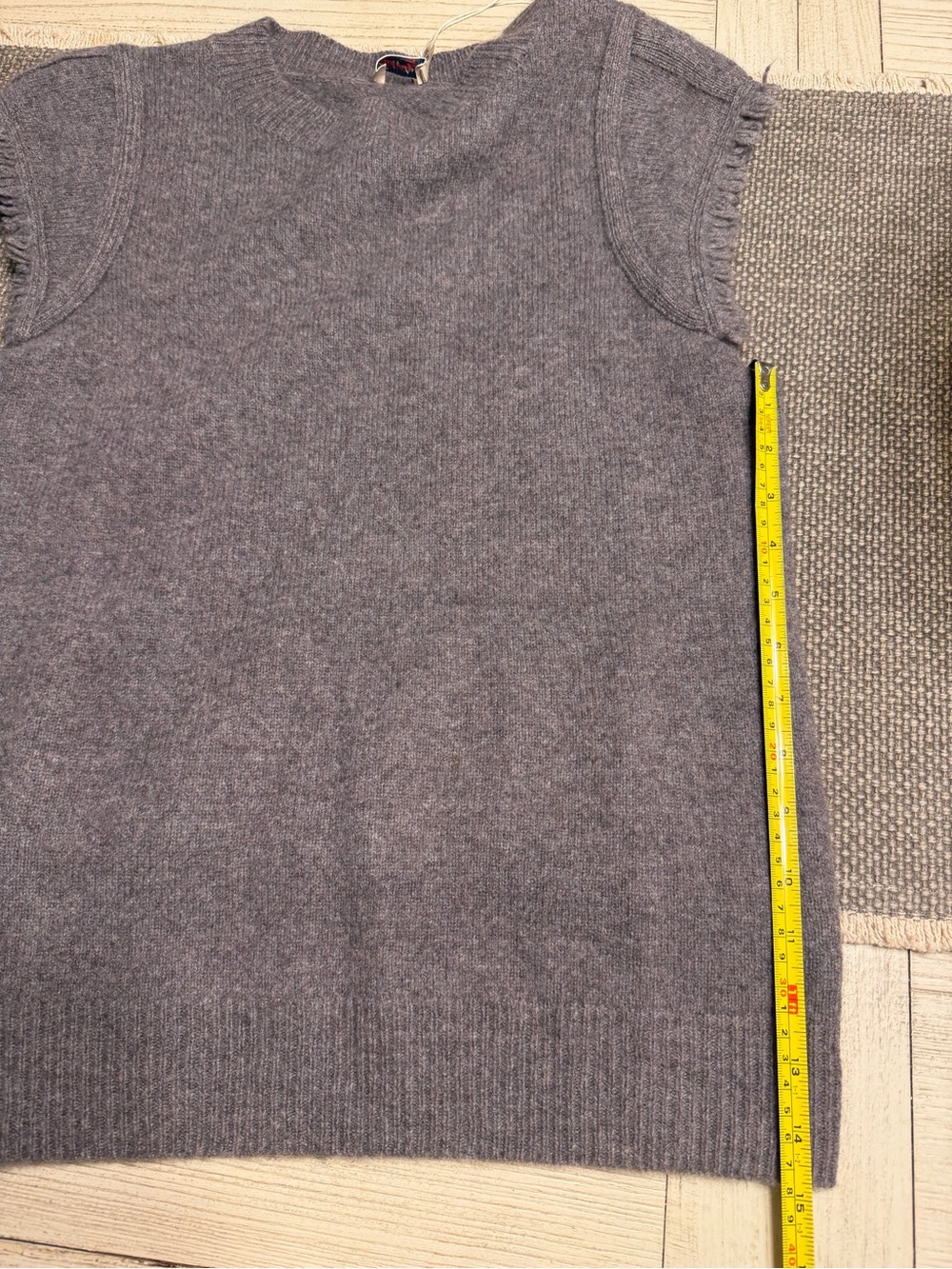 Faherty Gray Short Sleeve Fringed Knit / wool blend Tee chic - Picture 7 of 7